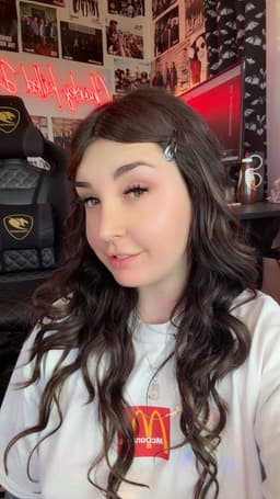 Aus Sarah's OnlyFans profile photo