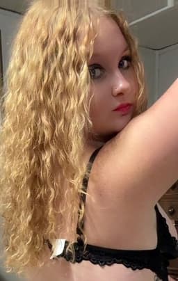 holly n's OnlyFans profile photo