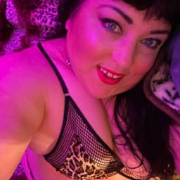 Lucy Loves Lingerie's OnlyFans profile photo