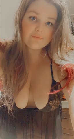 Julia's OnlyFans profile photo