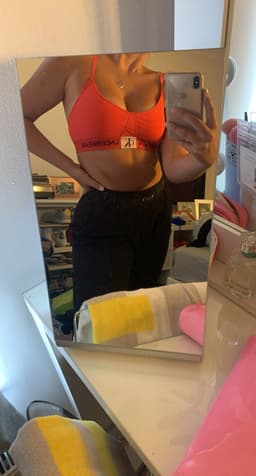 Model's OnlyFans profile photo